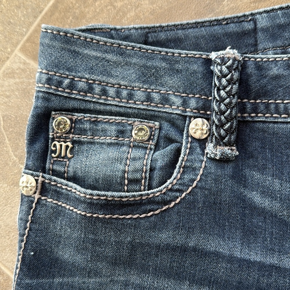Miss Me 29 signature skinny These are stylish Miss Me bootcut jeans. Like new - Picture 4 of 16